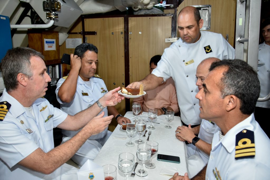 Almoço No Submarino Tikuna (19)