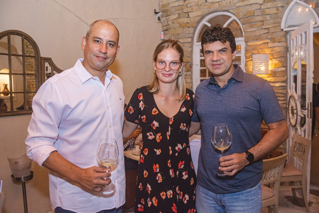 Andre Linheiro, Josefa Perret E Marcelo Braga