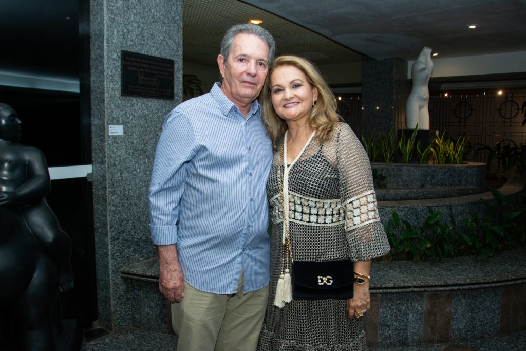 Cláudio Machado Rocha E Lenise Queiroz Rocha