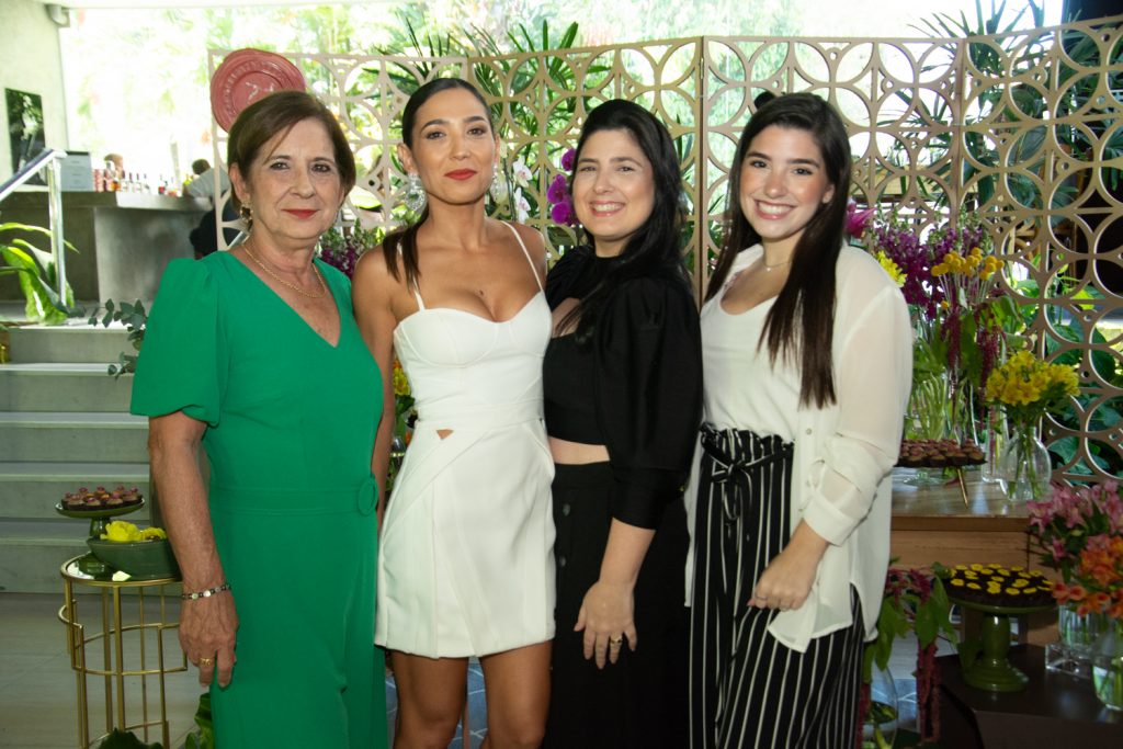 Diana Cavalcante, Renata Cavalcante Marinho, Raquel Cavalcante E Larissa Cavalcante (5)