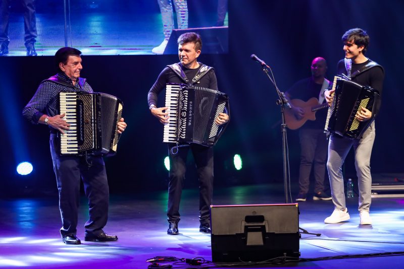 Voos por Todos os Cantos - Waldonys comemora 50 Anos com show e lançamento de livro no Teatro RioMar