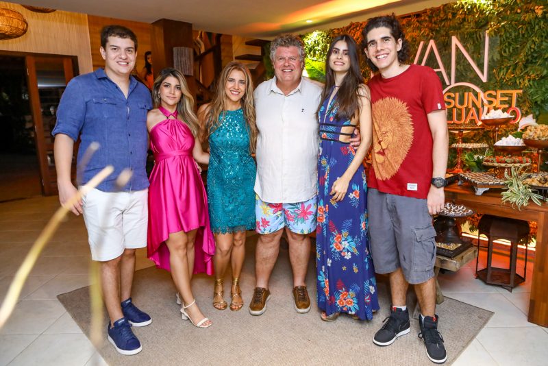 Sunset & Luau - Evandro e Eliziane Colares festejam os 60 anos dele com um festão no Porto das Dunas