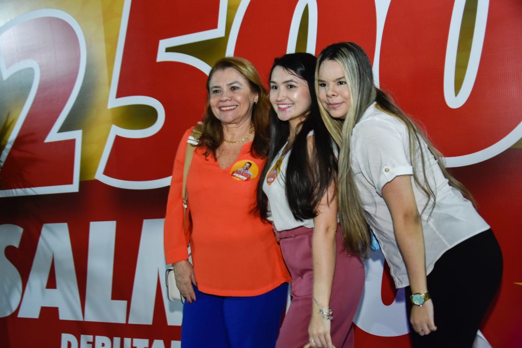 Iolanda Castro, Taiane Marque E Juliana Farias (3)