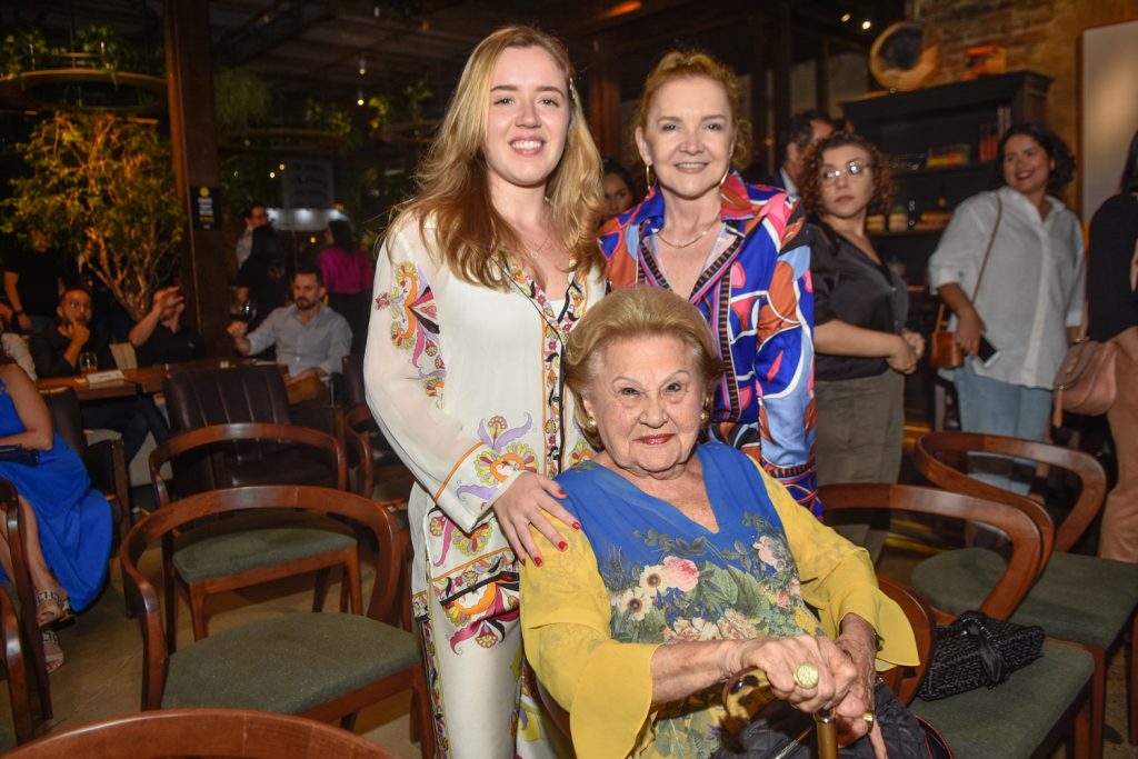 Isabelle Ney, Claudia E Ivone Rebolças (2)