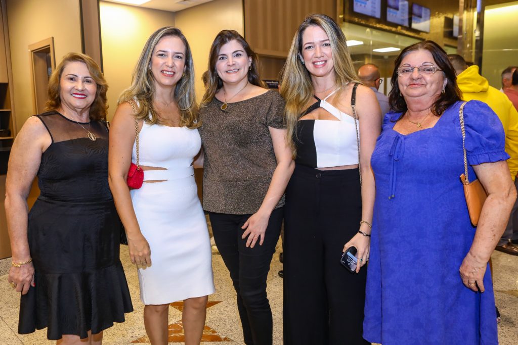 Laenia Macedo, Eurid´arc Menezes, Carolina Menezes, Aline Torres E Socorro Menezes