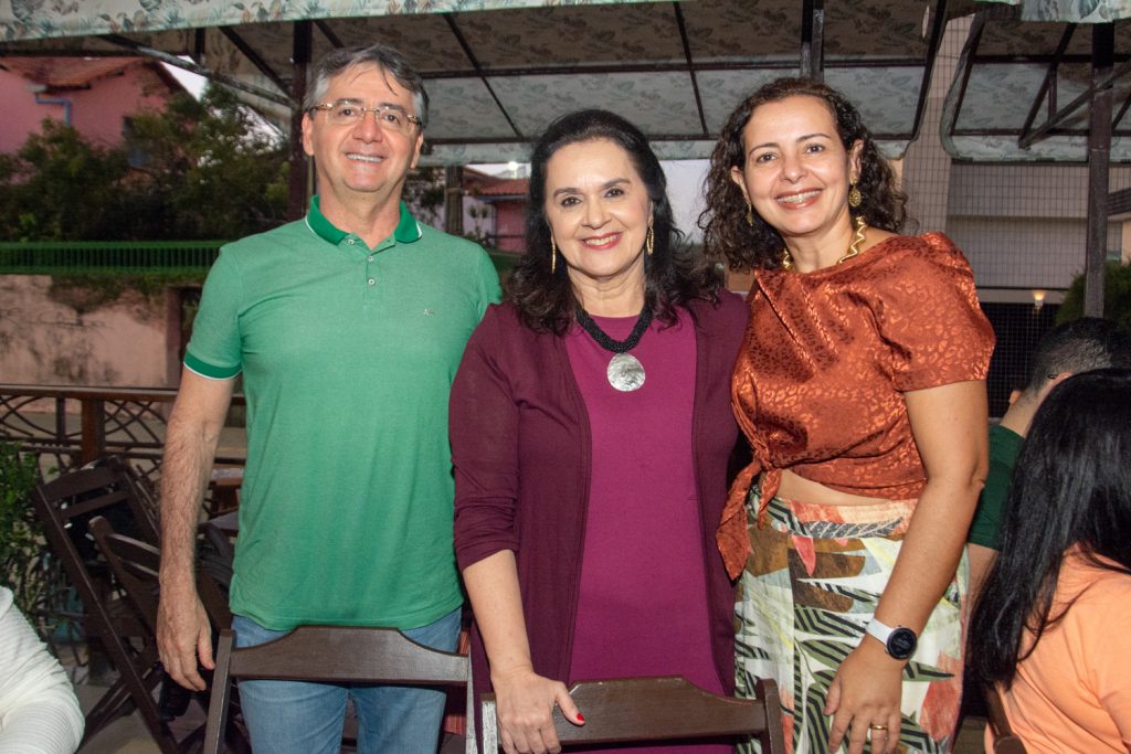 Lançamento Do Livro Sobre Velas E TubarÕes De Solange Benevides