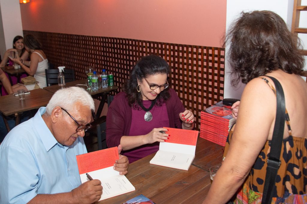 Lançamento Do Livro Sobre Velas E TubarÕes De Solange Benevides (16)