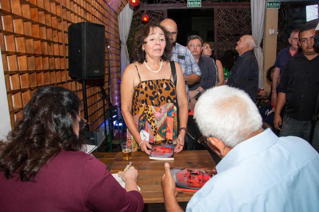 Lançamento Do Livro Sobre Velas E TubarÕes De Solange Benevides (17)