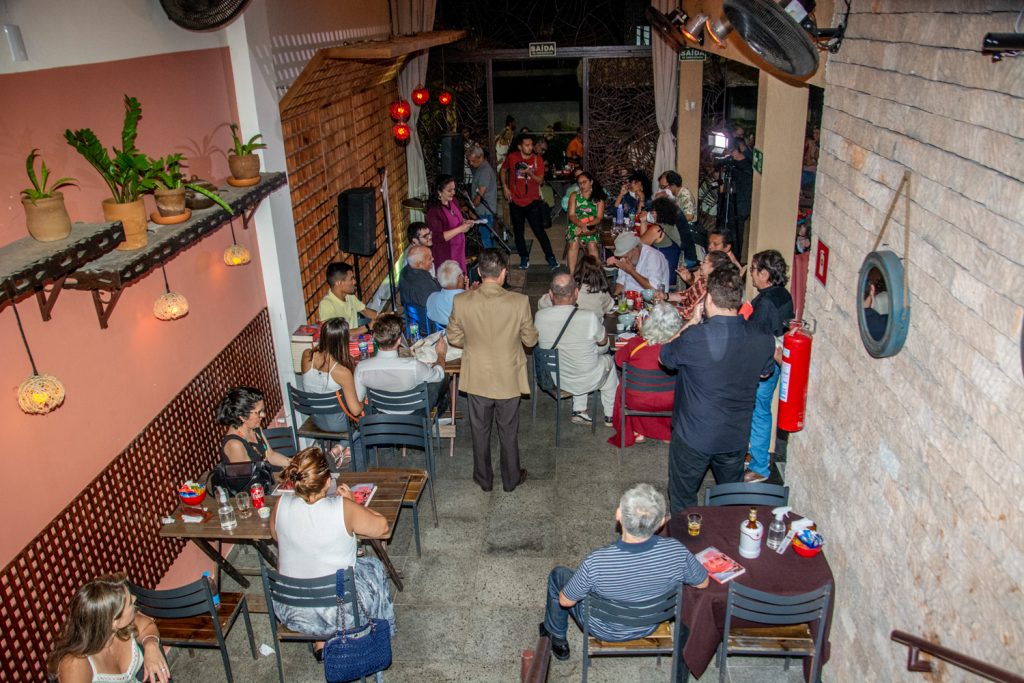 Lançamento Do Livro Sobre Velas E TubarÕes De Solange Benevides (6)