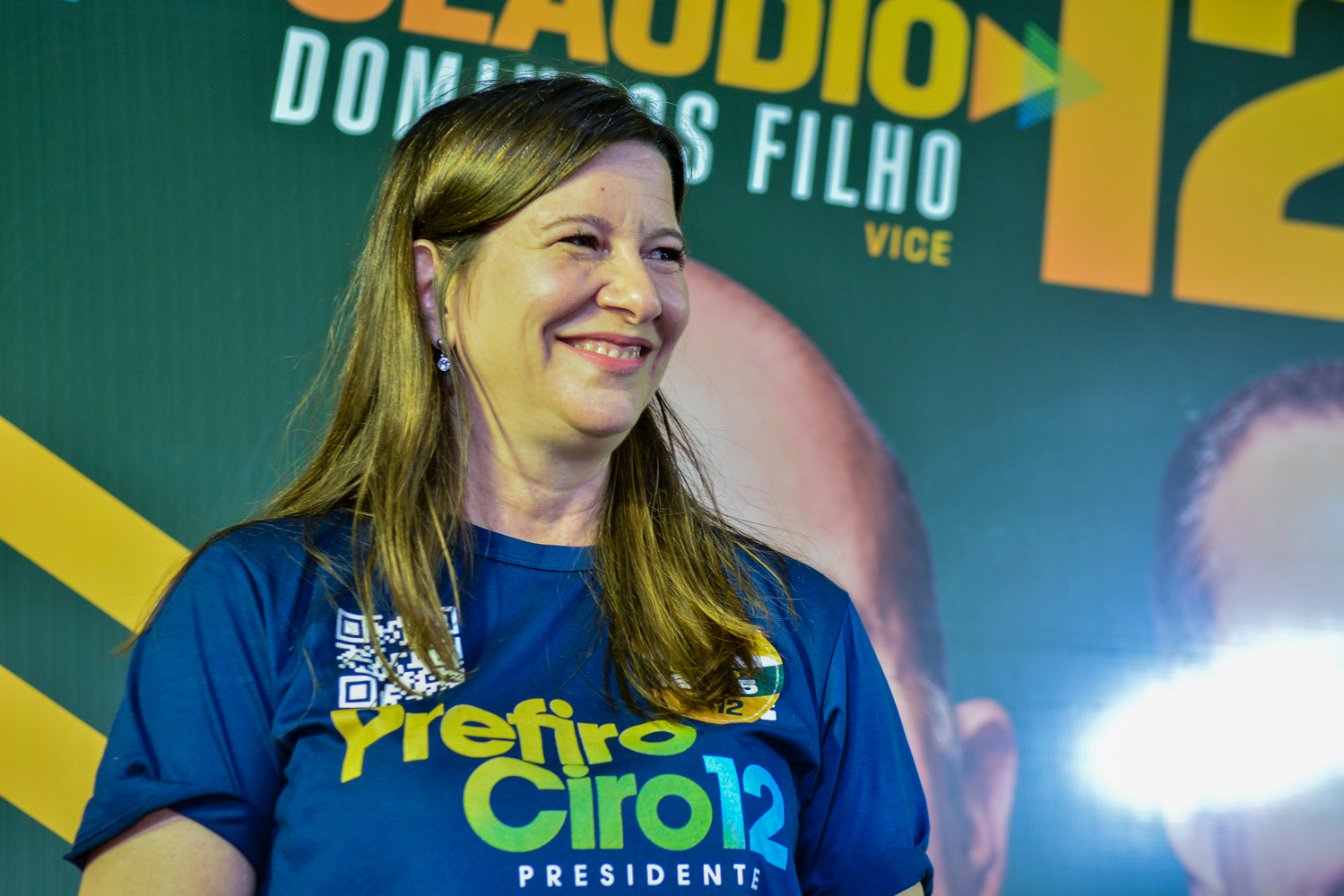 Lia Gomes realiza encontro com amigos no comitê central de Roberto Cláudio