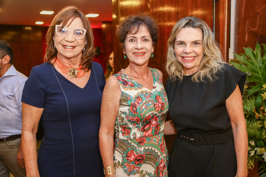 Lucia Wolf,lilian Quindere E Linlian Porto