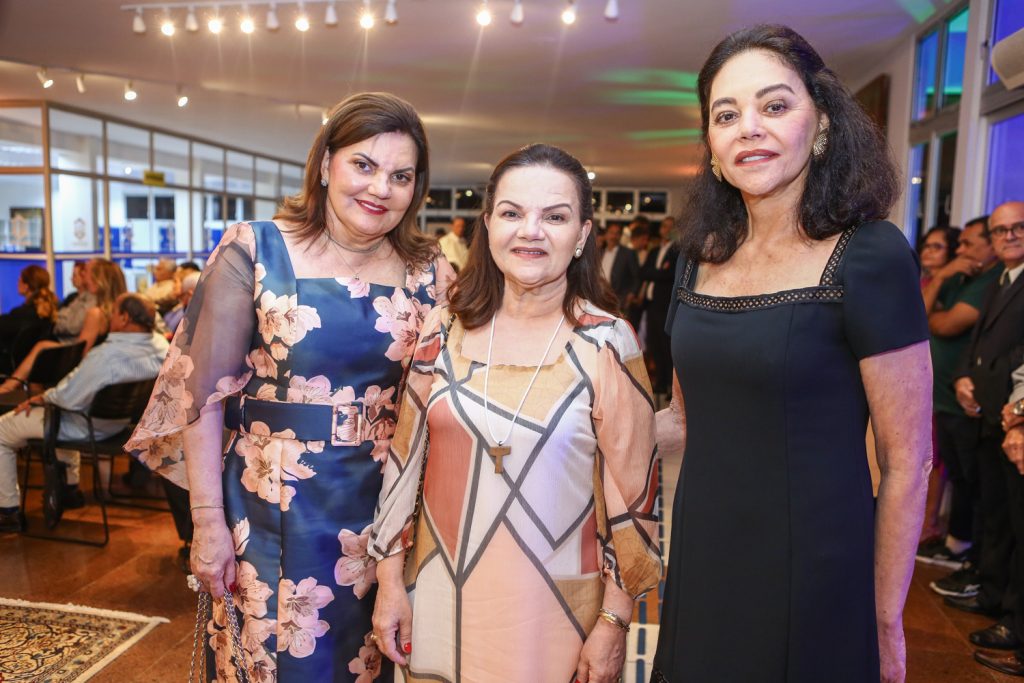 Luiziane E Luciana Esteves E Alba Pinheiro