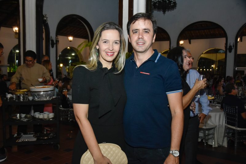 celebração - Fundação do Rim comemora 15 Anos com show beneficente de Marcos Lessa