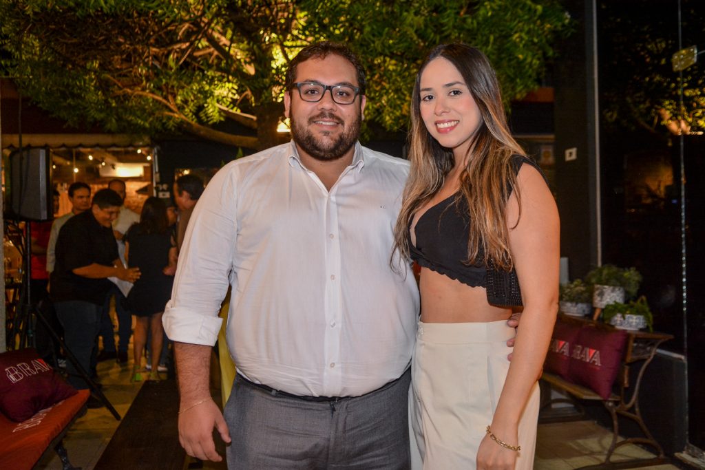 Paulo Lacerda E Larissa Abreu