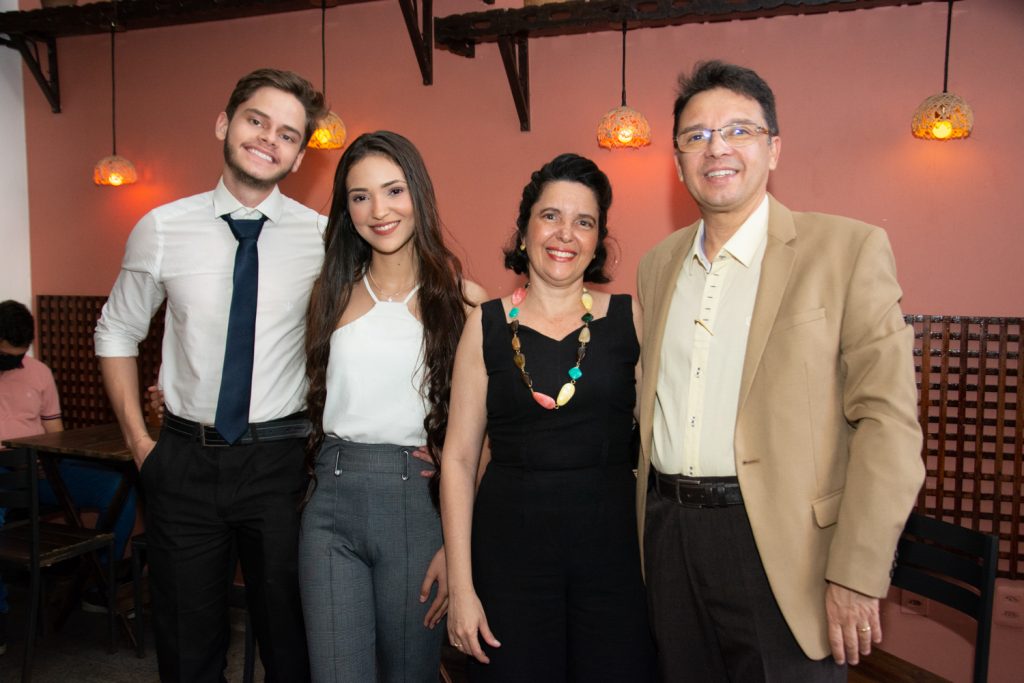 Paulo Victor, Sofia Ellen, Cristiane E Antonio Carlos Castro