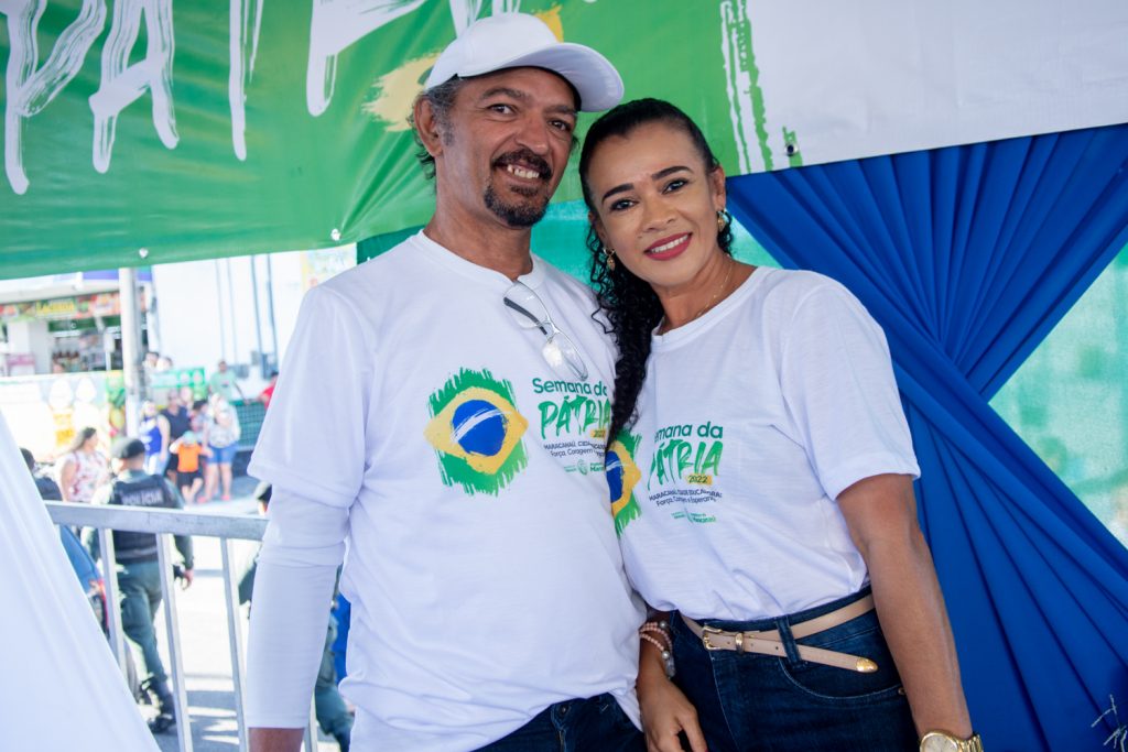 Regis Souza E Carla Ribeiro