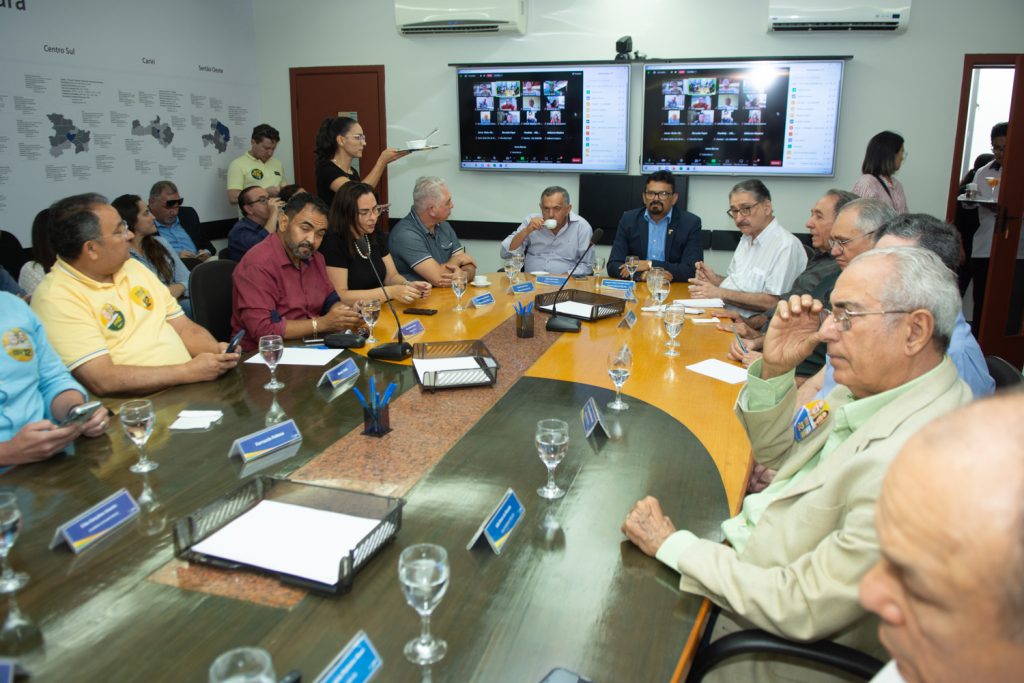 Reunião Com Roberto Claudio Na Fcdl Ce (2)