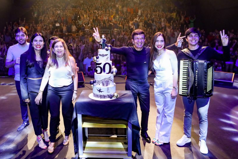 Voos por Todos os Cantos - Waldonys comemora 50 Anos com show e lançamento de livro no Teatro RioMar