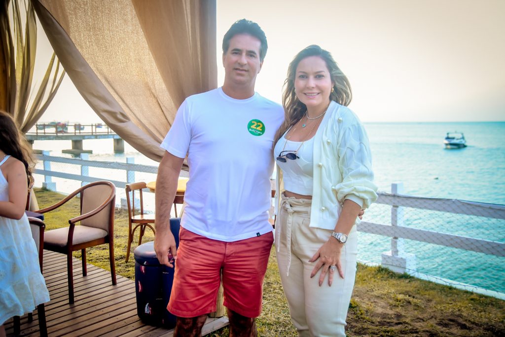 Flavio Menezes E Talynie Mihaliuc