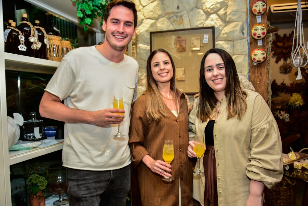 Igor Dias, Victoria Muniz E Deborah Ramos