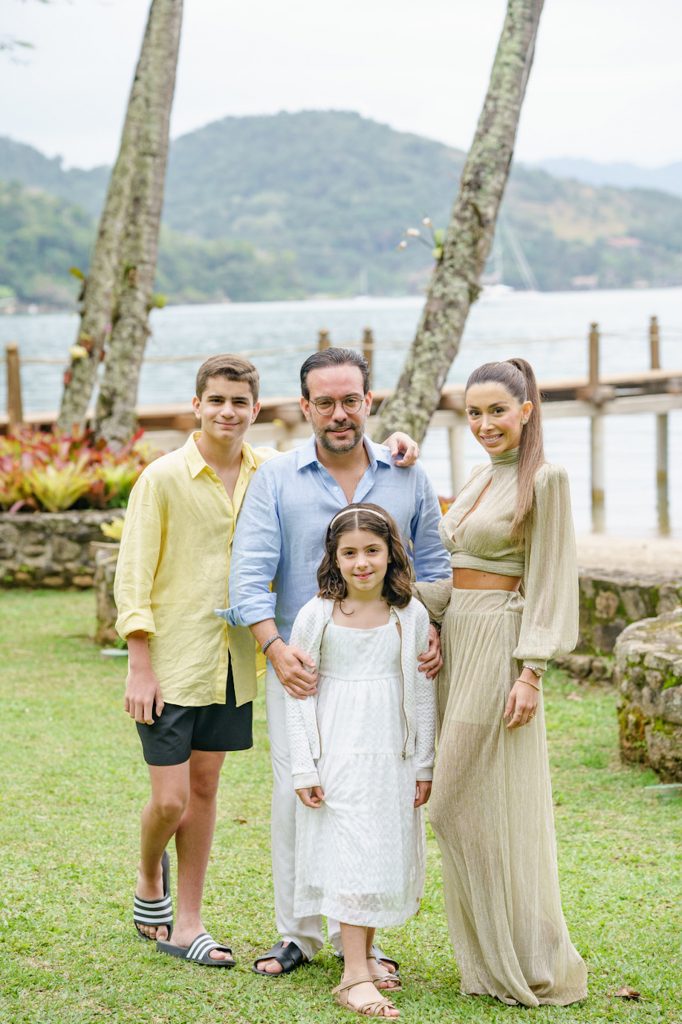 Ivo Machado Com A Namorada Bianca E Os Filhos Luciano E Isadora