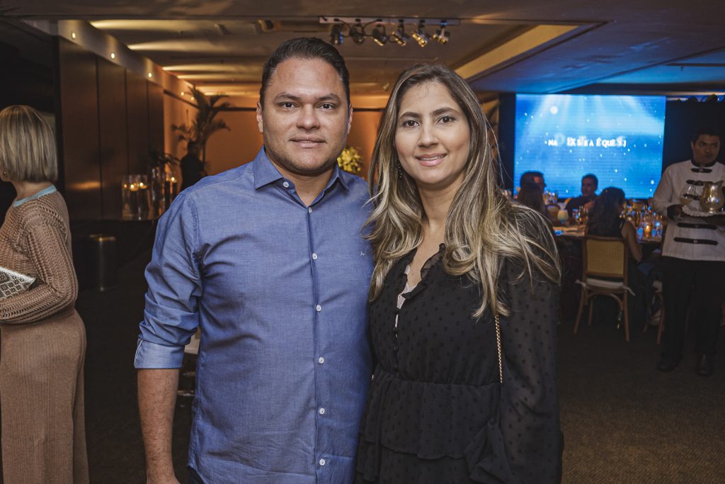 Mailton Batista E Isabela Serra