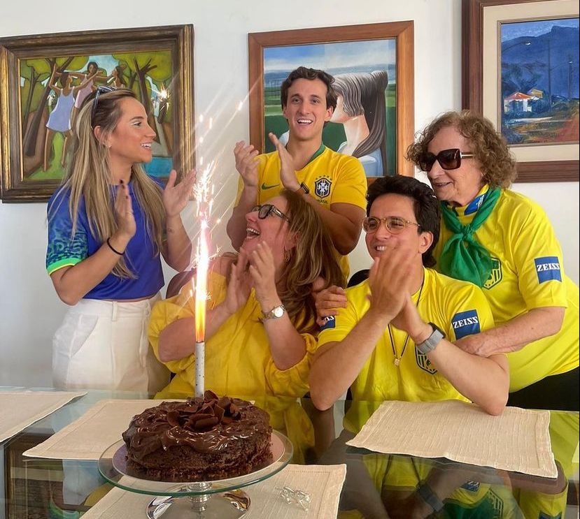 Luiziane Cavalcante troca de idade em clima de Copa do Mundo