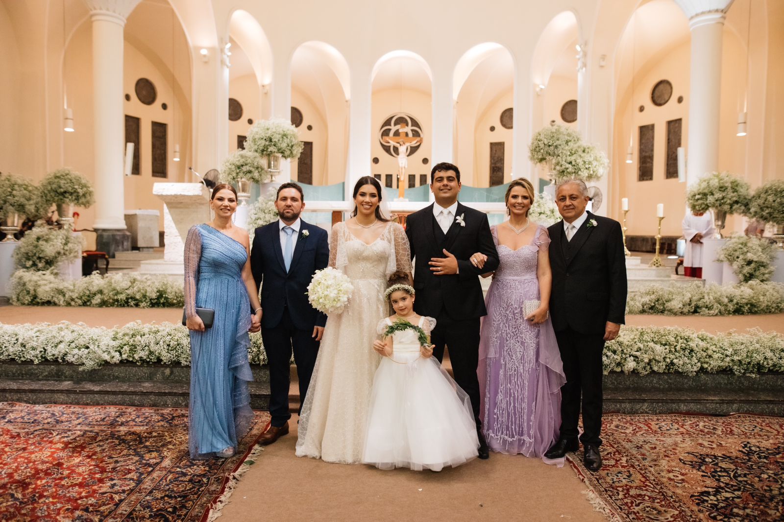 Suzana Geleilate e João Victor Pinto celebram o amor em cerimônia religiosa na Catedral de Fortaleza