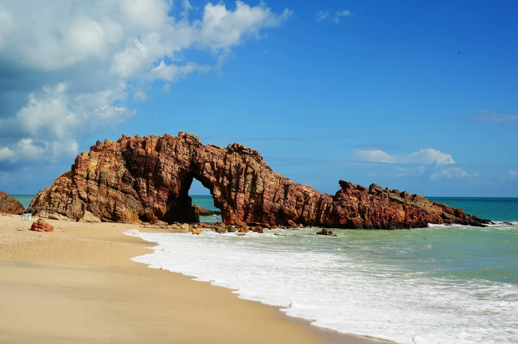 Pedra Furada Uma Das Principais Atraccca7occ83es Em Jericoacoara Cearacc81