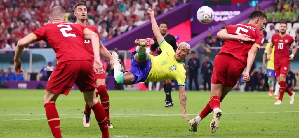 Com direito a golaço de Richarlison, Brasil vence Sérvia na estreia, jogo  online brasil e servia 
