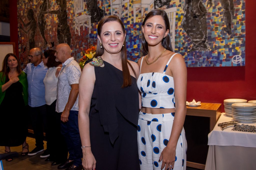 Adriana Medeiros E Paula Medeiros Lacerda