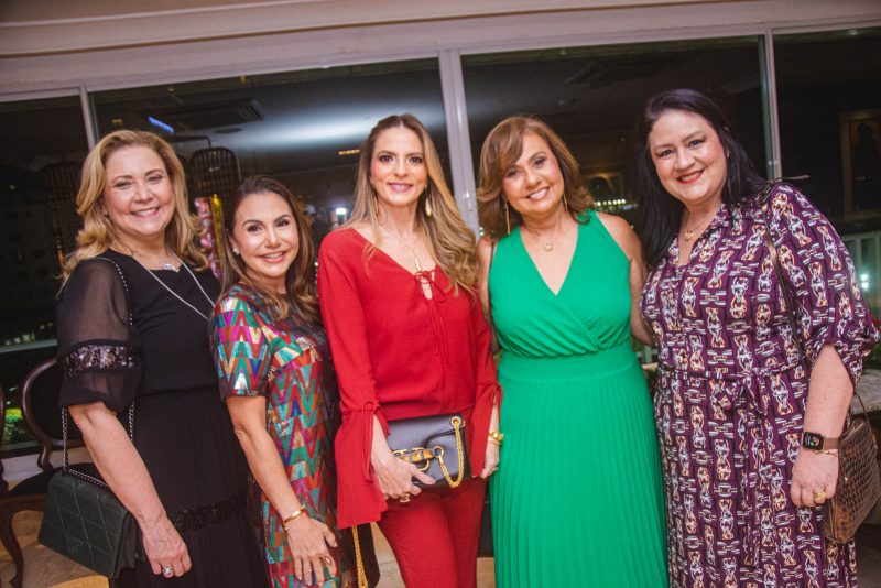 Confraternização - Sandra Fujita realiza mais uma edição do Natal das Divas em seu elegante endereço