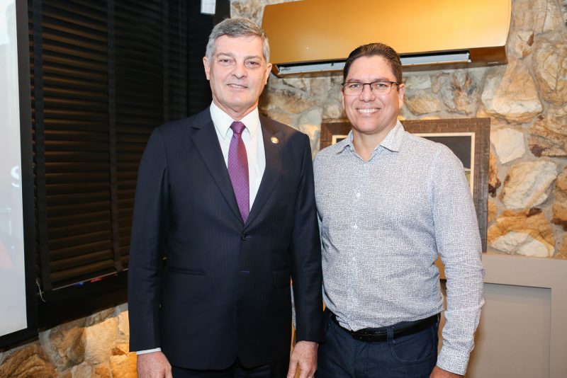 Reconhecimento - Desembargador Cid Marconi é homenageado durante encontro de ex-alunos do Colégio Militar de Fortaleza e de oficiais da reserva