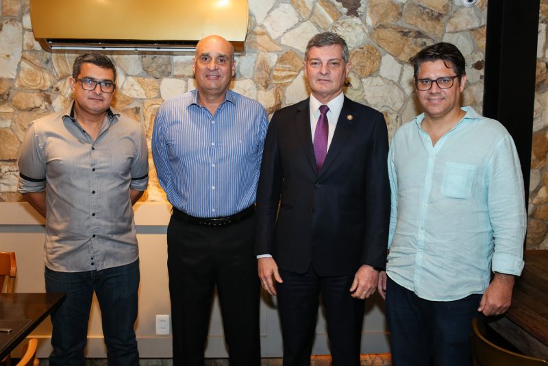 Reconhecimento - Desembargador Cid Marconi é homenageado durante encontro de ex-alunos do Colégio Militar de Fortaleza e de oficiais da reserva