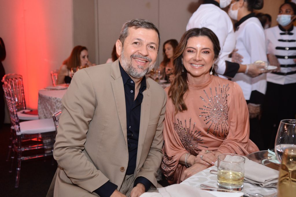 Élcio Batista E Emília Buarque