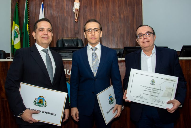 Evento - Câmara Municipal de Fortaleza realiza solenidade em homenagem a Campanha Amigos em Ação