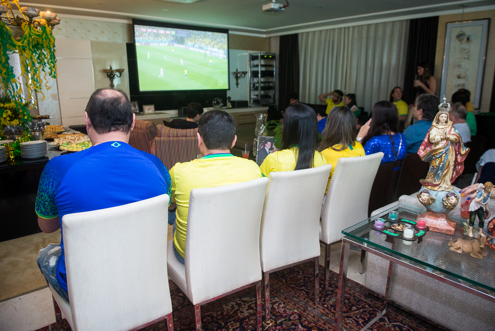 Rafaela e Deib Otoch recebem para a partida Brasil x Croácia pelas quartas  de final da Copa do Catar 2022 - Portal IN - Pompeu Vasconcelos - Balada IN