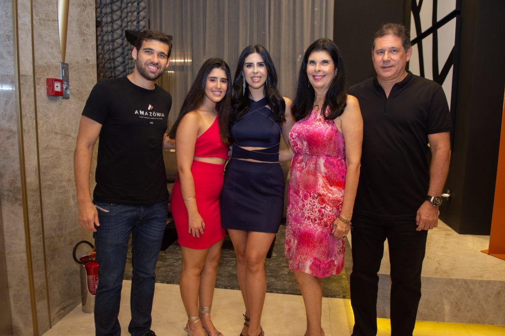 Lucas, Mariana, Natália, Rosanne E Marcus Medeiros