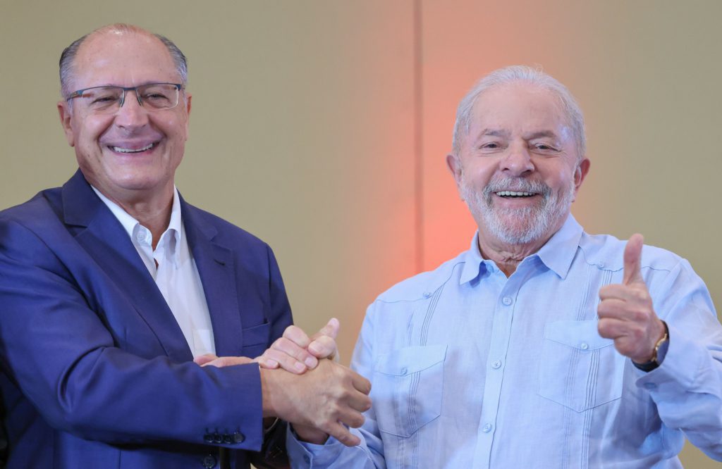 Lula e Alckmin comemoram avanço da indústria brasileira no ranking de produtividade