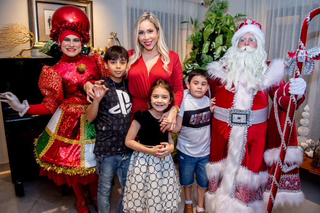 Mamãe Noel, Henrique, Lívia, Gabriel E Erika Melo E Papai Noel