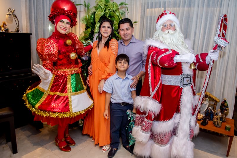 Jantar Natalino - Carla Bezerra Lima reúne família e amigos para celebrar o Natal