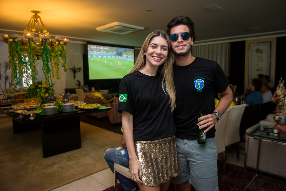 Rafaela e Deib Otoch recebem para a partida Brasil x Croácia pelas quartas  de final da Copa do Catar 2022 - Portal IN - Pompeu Vasconcelos - Balada IN