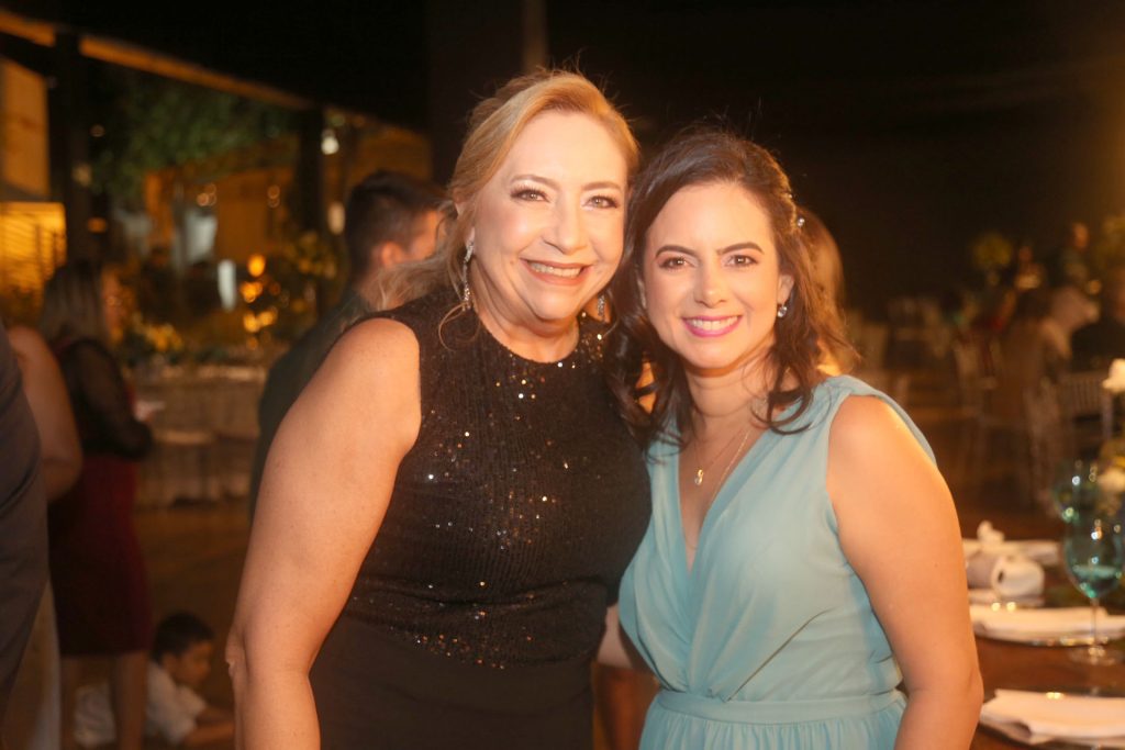 Mércia Linhares E Monique Pereira