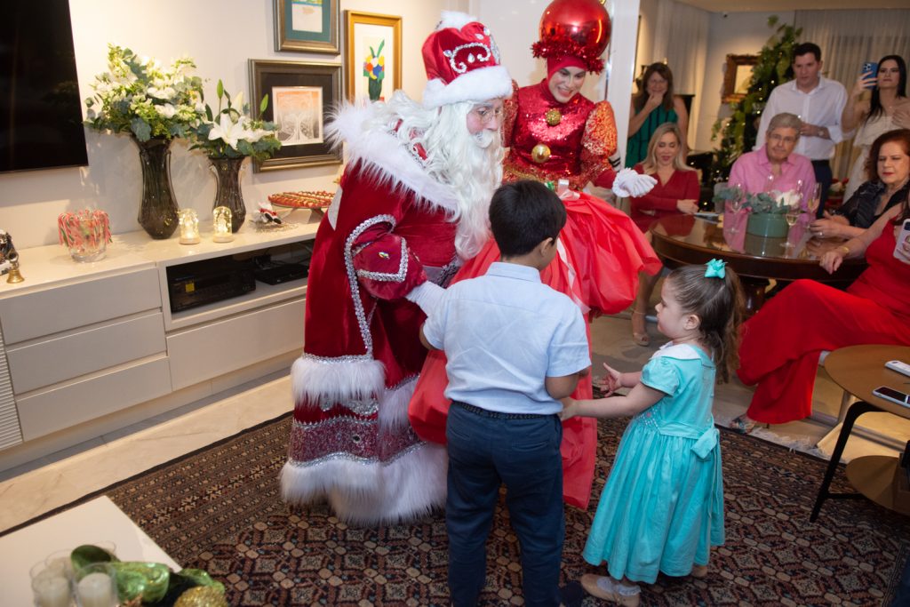 Papai Noel, Pompeuzinho Vasconcelos E Celine Quintão Carneiro