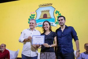 Prefeito José Sarto Entrega Certificados Para Estudantes. Foto Samuel Setubalespecial Para O Povo