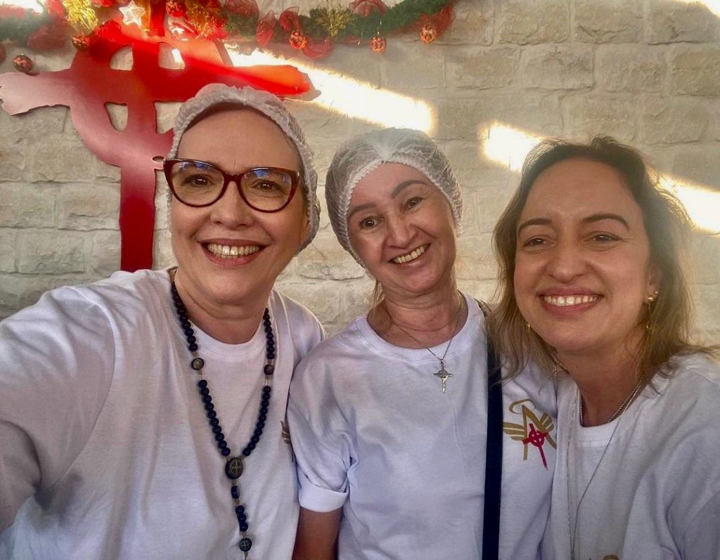 Sâmia Gomes, Simone E Juliana Moreira