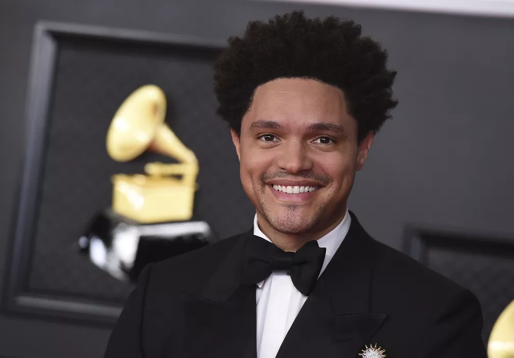 Grammy Awards anuncia Trevor Noah como apresentador da edição 2023