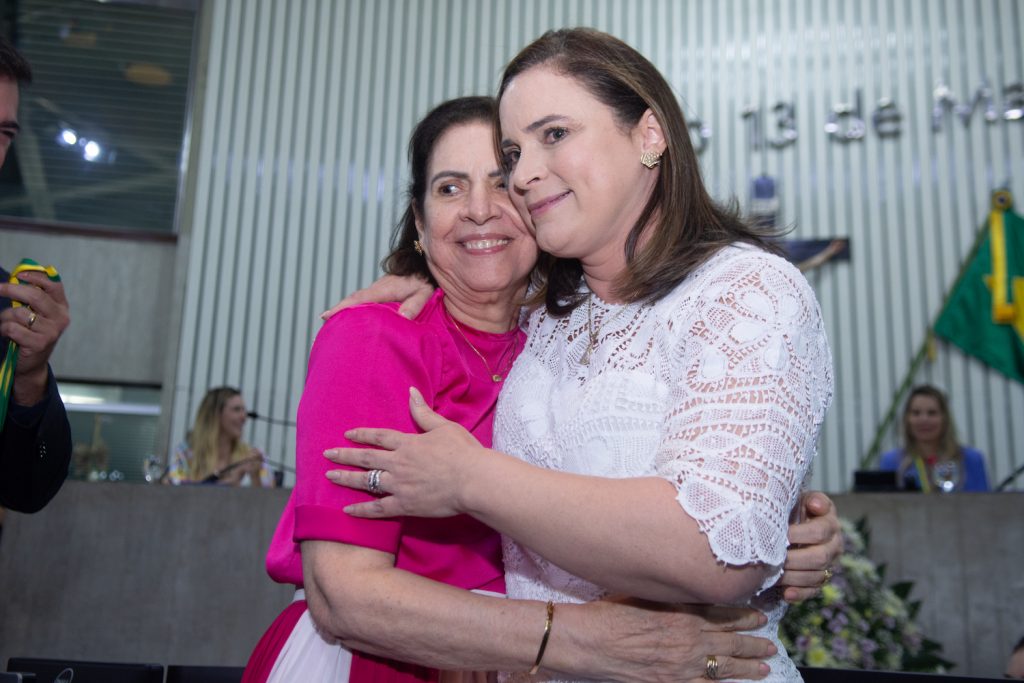 Uranea Sales De Oliveira E Cristiane Leitão