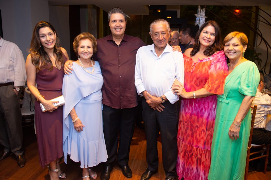 Vanessa Oliveira, Lúcia Medeiros, Marcos Oliveira, Maurício Medeiros, Christiane Bóris E Graça Romcy