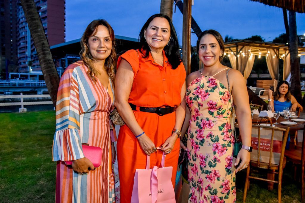 Christina Tavares, Ana Cláudia Martins E Carol Reis